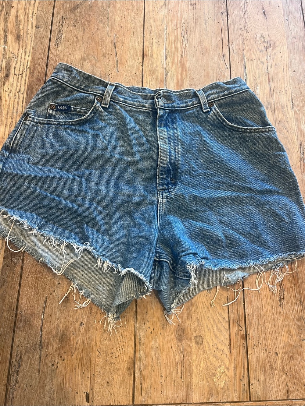 Lee Women’s Blue Denim Cut-Off Shorts XL  4" Inseam Raw Hem Vintage Worn in Vibe